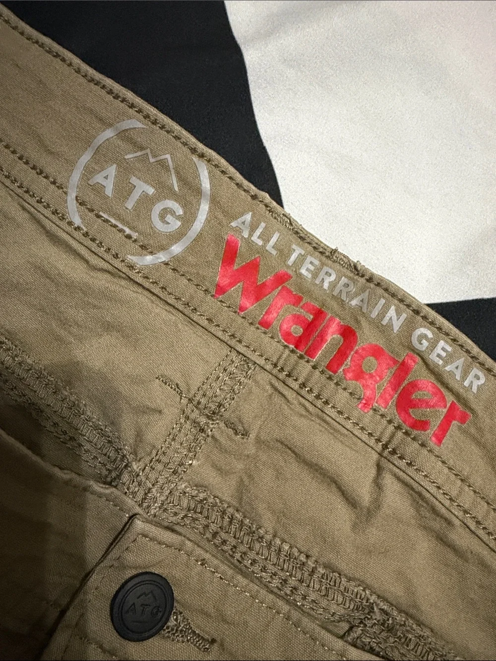 Wrangler Men's Tan Hybrid Utility Shorts